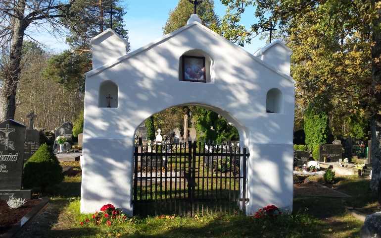 Dauginių kapinių vartai
